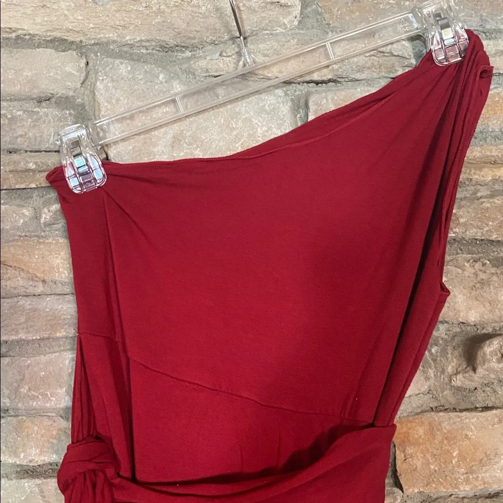 Elegant Red One-Shoulder Dress with wrap around sash. Large. - Picture 4 of 8